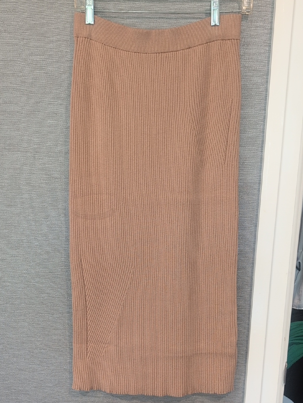 Forever 21 - Ribbed Knit Midi Skirt in Camel